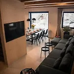 Dağ evi Tocnik *